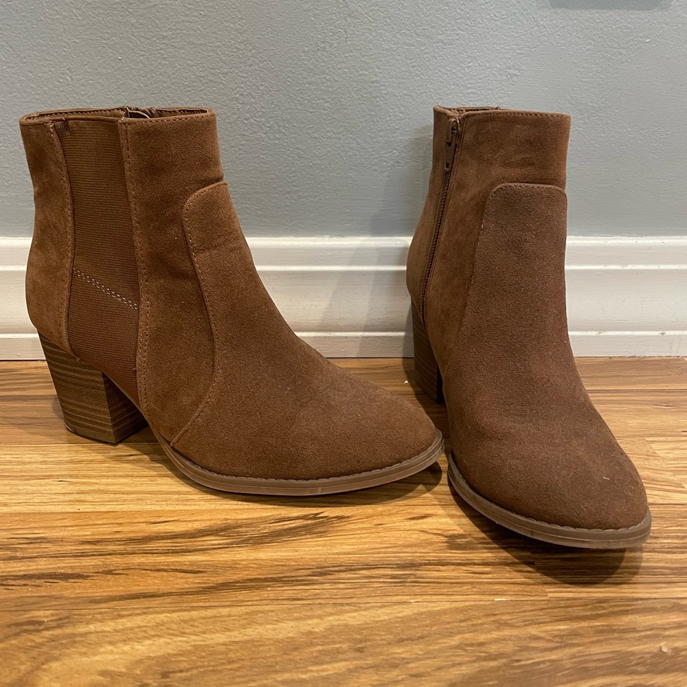 Booties, Size: 7.5, Brown
